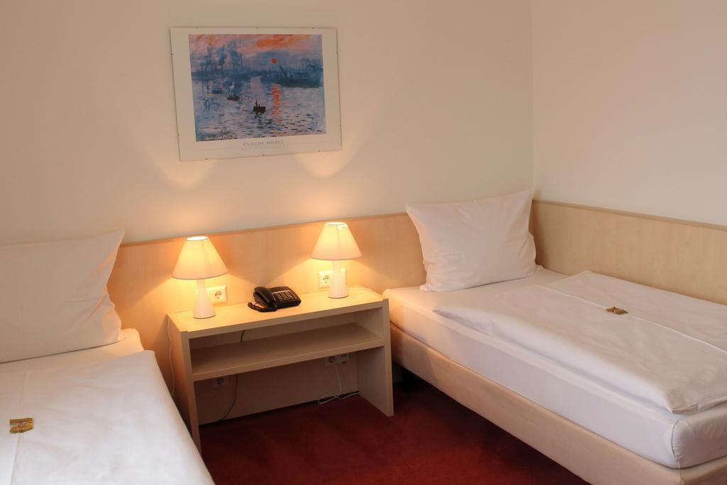 Hotel am Bad Esslingen am Neckar Bagian luar foto