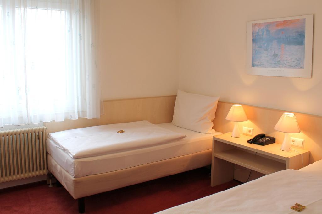Hotel am Bad Esslingen am Neckar Bagian luar foto