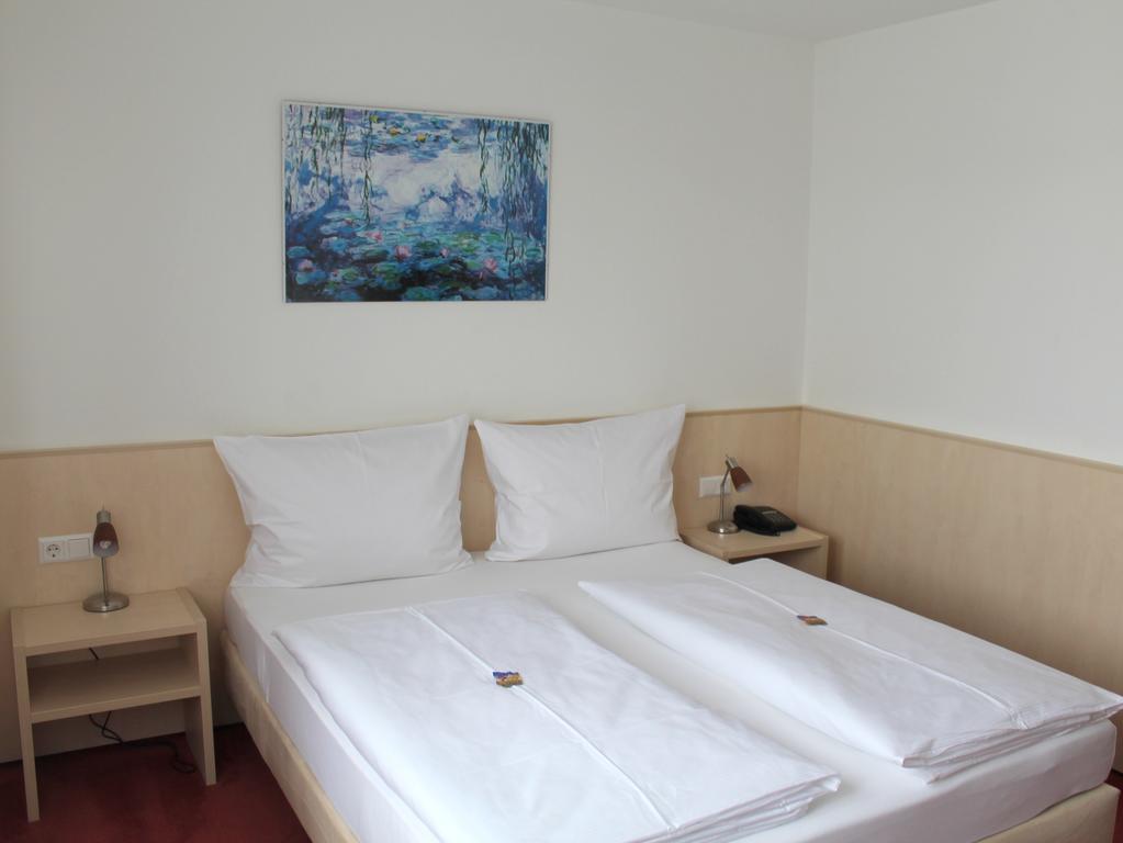 Hotel am Bad Esslingen am Neckar Bagian luar foto