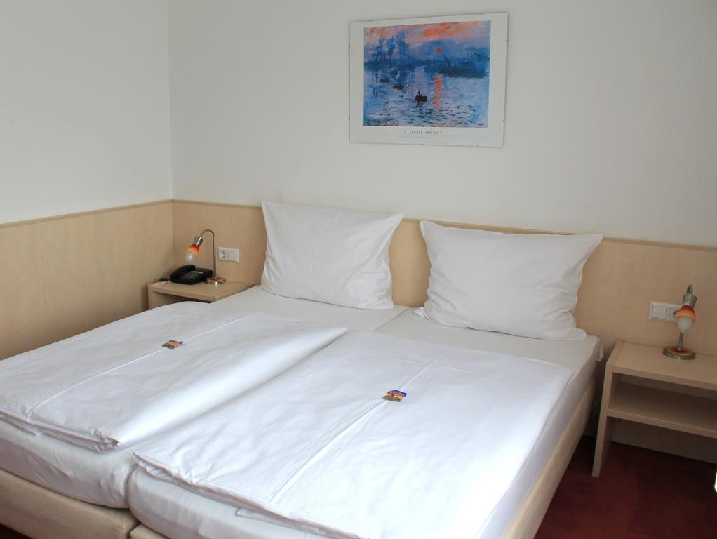 Hotel am Bad Esslingen am Neckar Bagian luar foto